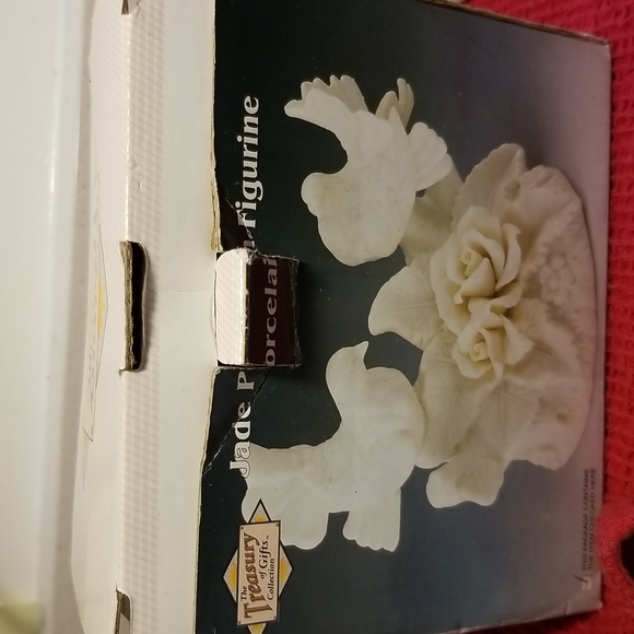 Jade Porcelain Figurine - Picture 8 of 10